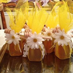 Pin By Maria On Cute Stuff Spring Baby Shower Party Honey Favors Daisy Themed Floral Will Burlap Gender Theme
