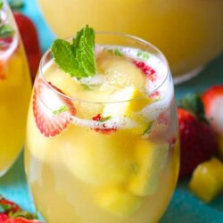 Matchless Ridiculously Easy Delicious Baby Shower Punch Recipes Pineapple Strawberry Sparkling Drinks